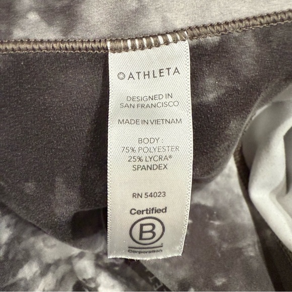 Athleta Salutation Stash Pocket Supernova Capri in Black, Size XL Tall - Picture 5 of 11